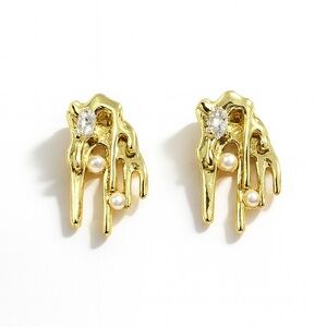 ⚜️ Elegant Gold and Pearl Earrings